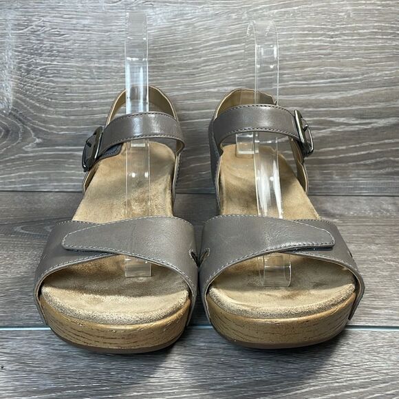 Dansko Laurie Taupe Leather Women's Sz 9/EU 39 Ankle Strap Alt Closure Sandals - Picture 2 of 11